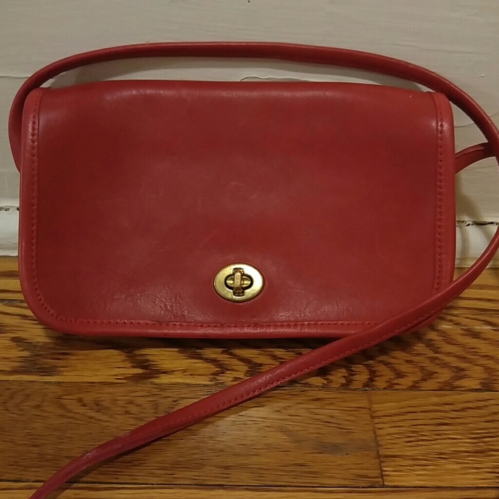Vintage Coach Dinky Crossbody Handbag